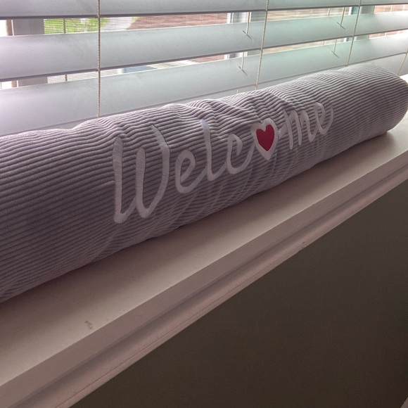 cupcakes & cashmere Other - cupcakes & cashmere “Welc❤️me” Draft Guard